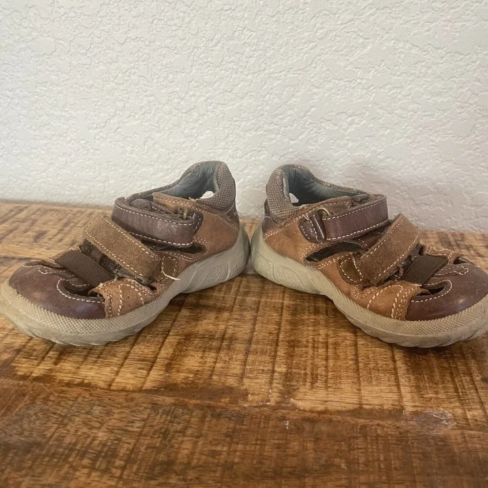 Twig Sandals Toddler Size 19 / US 5 Brown Leather Closed Toe Boys Two Toned